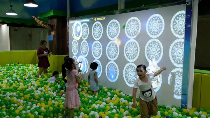 互動投影墻在展廳中的展示效果